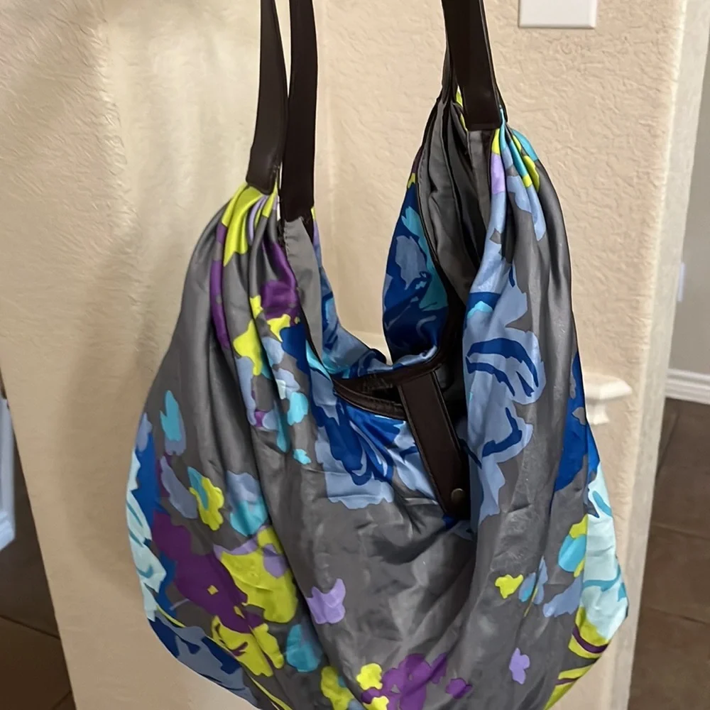 Old Navy silky gray floral print scarf hobo bag